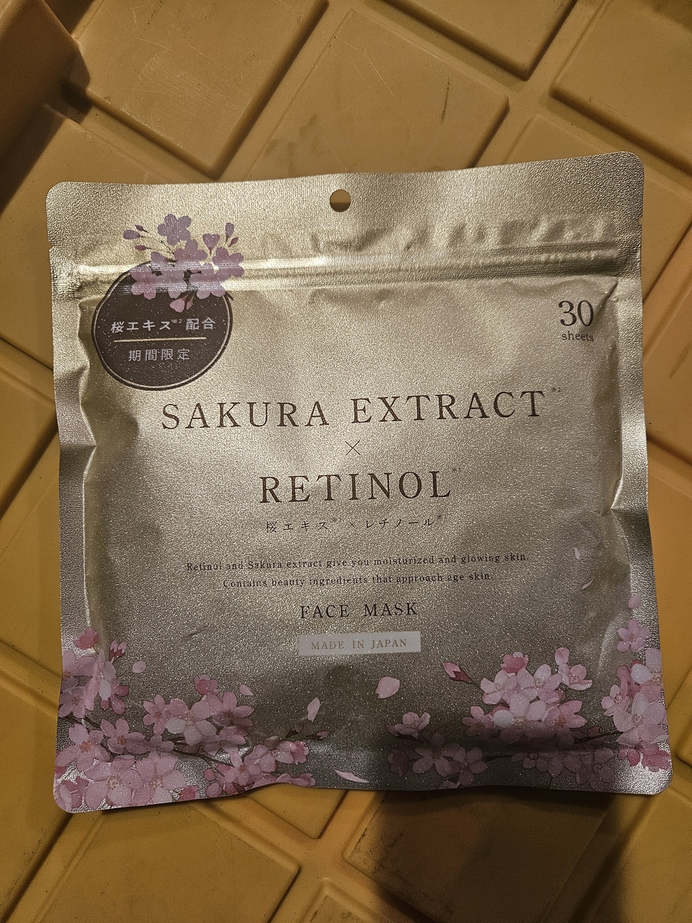 Japanese SAKURA EXTRACT x RETINOL Face Mask